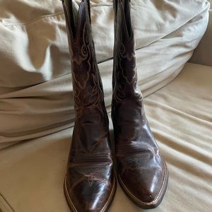 Ariat Heritage Distressed R-toe boots